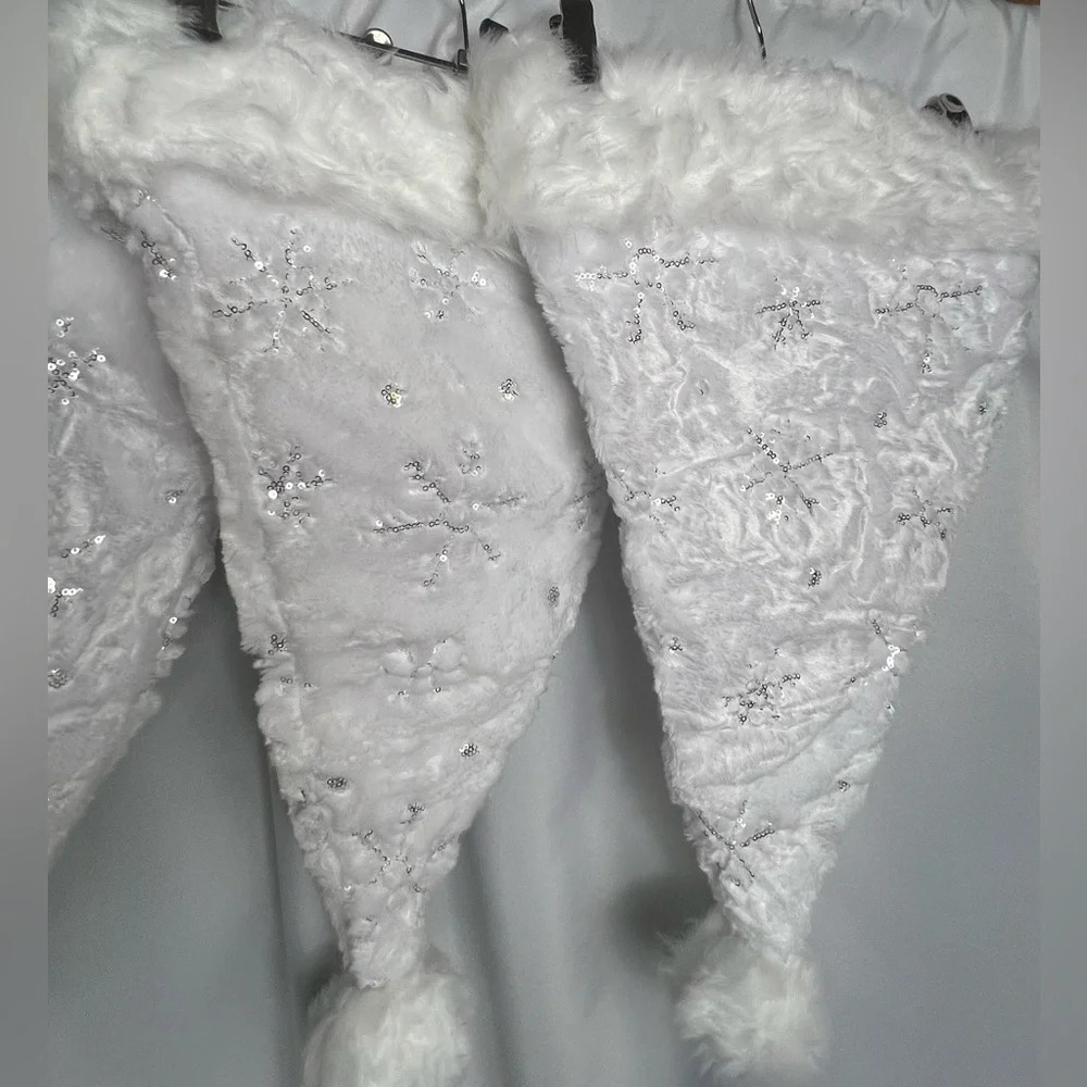 4 Pack Santa Claus Hat Snowflakes Plush Soft Faux Fur Silver Sequin Brand New - Picture 5 of 11